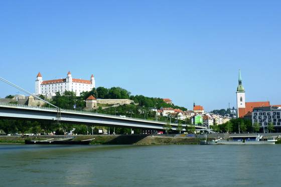 Kirkens stillhet om drapene på Bratislava hyler